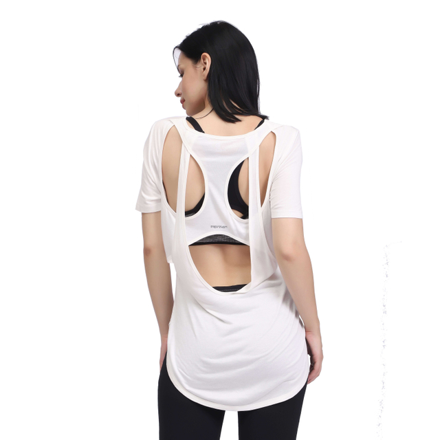 Camiseta de manga corta con dobladillo curvo en la espalda blanca para mujer